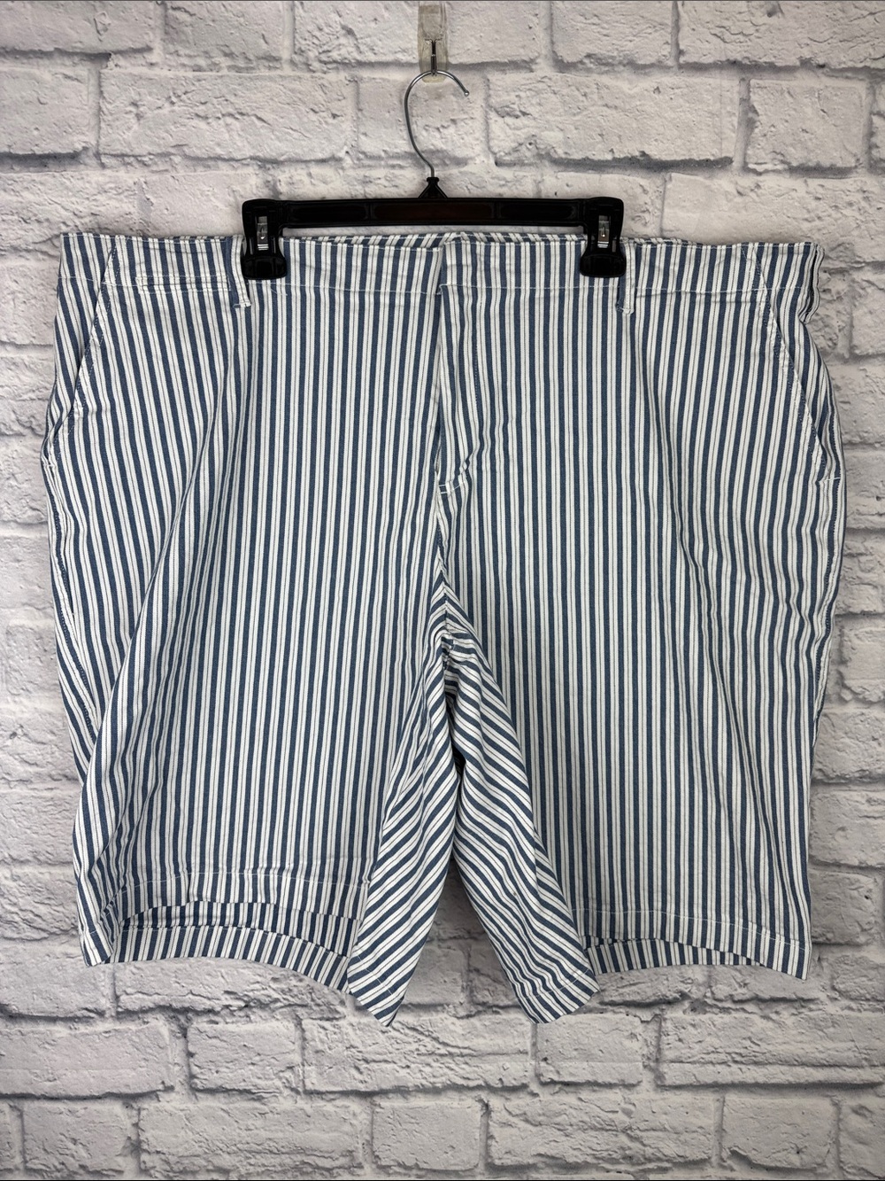 Lands End Women’s 11.5” inseam Striped Shorts Soze 26W
